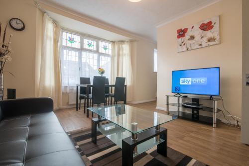 Hostal Two Bedroom Serviced And Fully Equipped House
