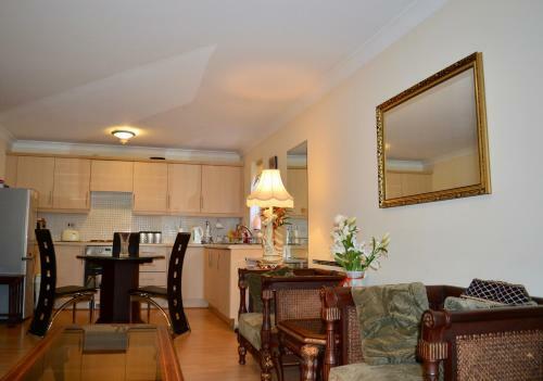 2 Bedroom Apartment Near City Centre