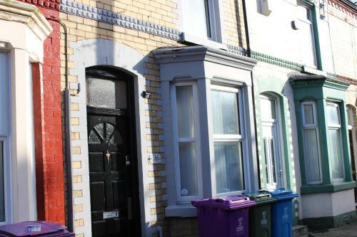 Beatles Themed Beautiful & Cosy 3 Bedroom House