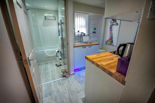 Beatles Themed Beautiful & Cosy 3 Bedroom House