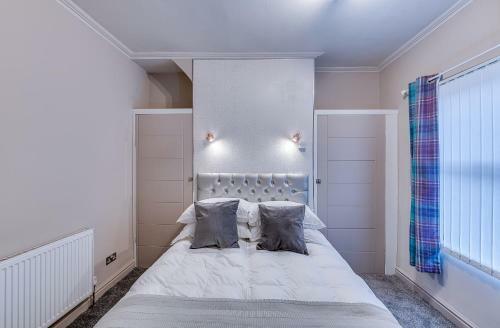 Beatles Themed Beautiful & Cosy 3 Bedroom House