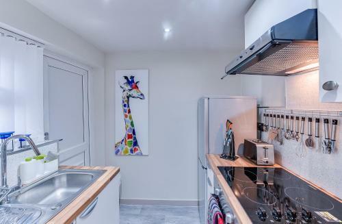 Beatles Themed Beautiful & Cosy 3 Bedroom House