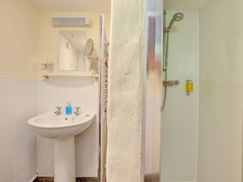 Cozy Holiday Home In Llangurig With Garden