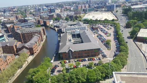 Two Bed Modern City Center Apartment With Gorgeous Views