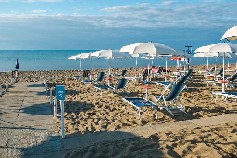 Hotel Ticho`s Club
