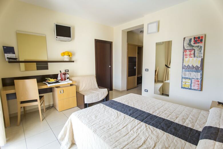 Hotel Ticho`s Club