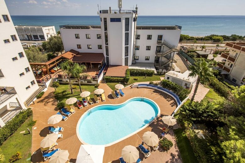 Hotel Ticho`s Club