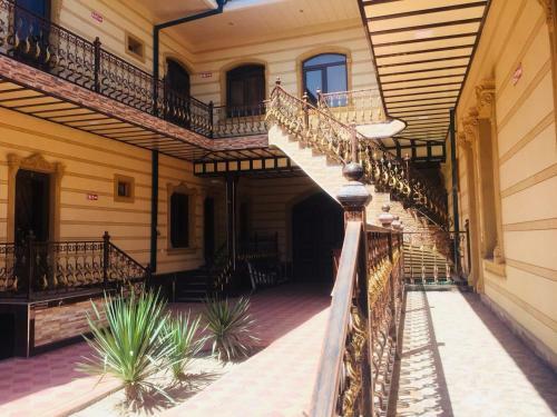Bed & Breakfast Hotel Shahram Plus SH