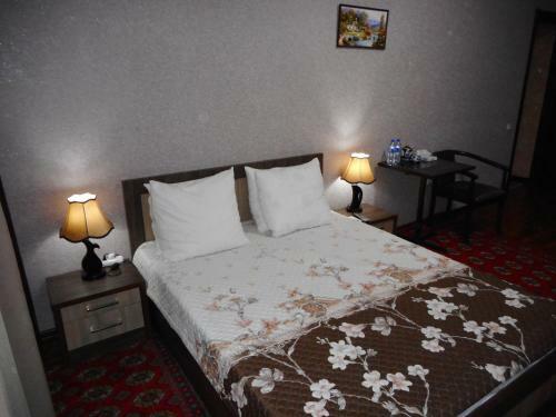 Hostal Hotel Avesto