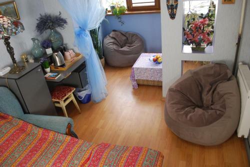 Room In Three Bedroom Flat