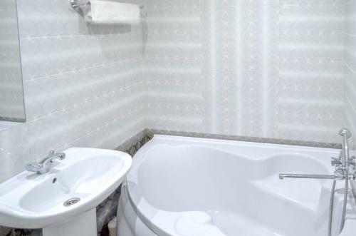 New! Two-room Apartment With A Hall And Balcony In Center