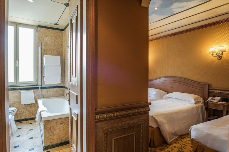 River Palace Hotel