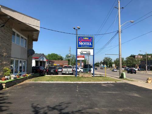 Grand Motel