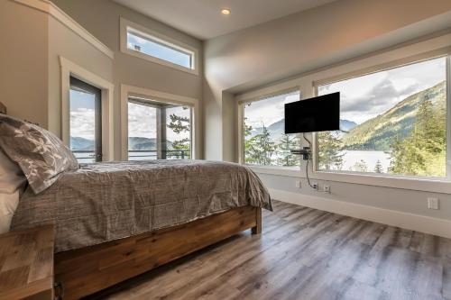 The Lodge On Harrison Lake