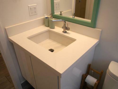 Hotel Newly Renovated 2br Townhome With Parking!
