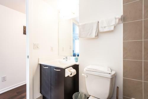 Apartment Near Rogers Centre