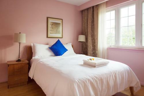 Hostal Charlton Suites Guest House