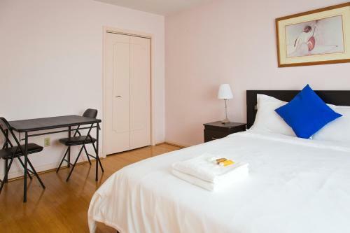 Hostal Charlton Suites Guest House