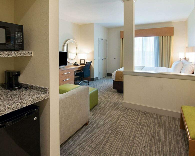 Hotel Comfort Suites Bossier City