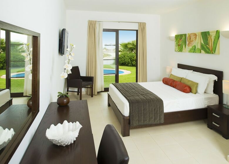 Hotel Melia Tortuga Beach Resort