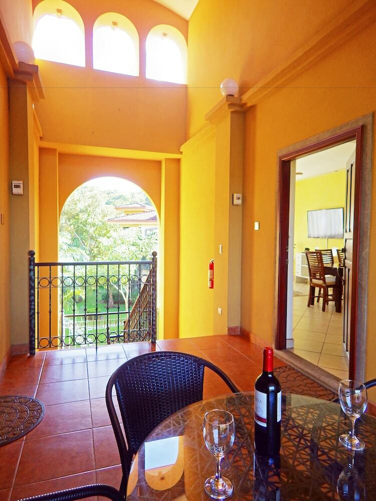 Hotel The Oaks Tamarindo Condominiums