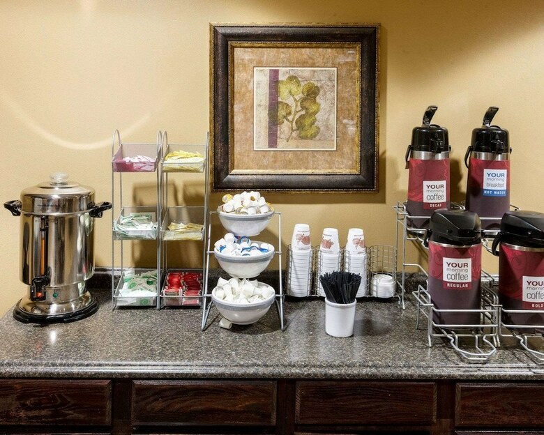 Hotel Comfort Suites University