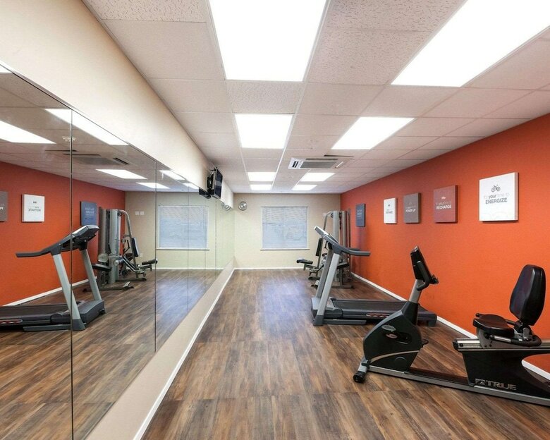 Hotel Comfort Suites University