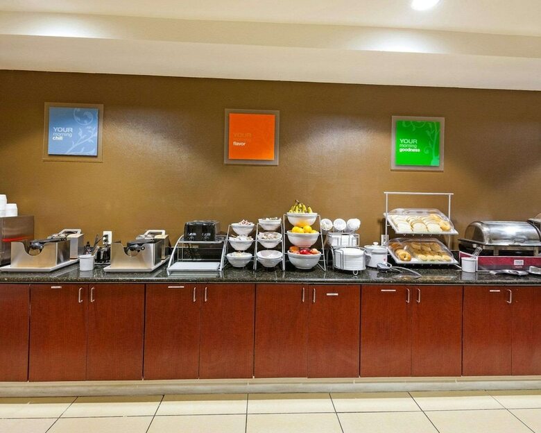 Hotel Comfort Suites University