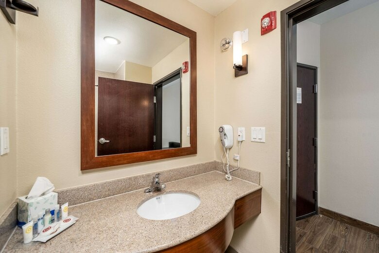 Hotel Comfort Suites University