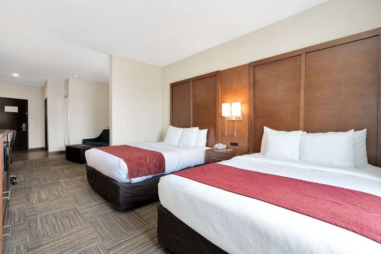 Hotel Comfort Suites University