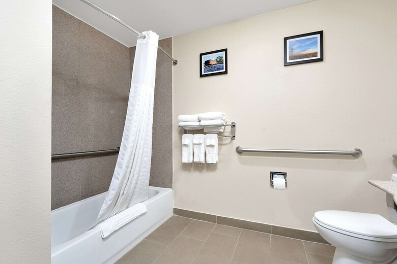 Hotel Comfort Suites University