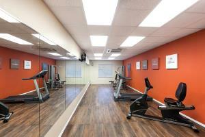 Hotel Comfort Suites University
