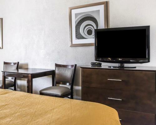Hotel Quality Inn & Suites University/airport