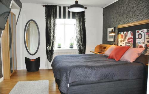 Three-bedroom Holiday Home In Karlstad
