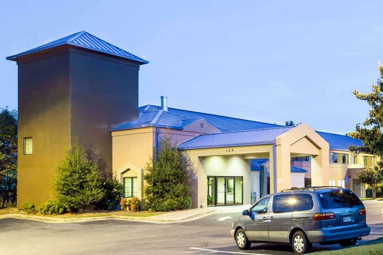 Hotel Sleep Inn At Six Flags