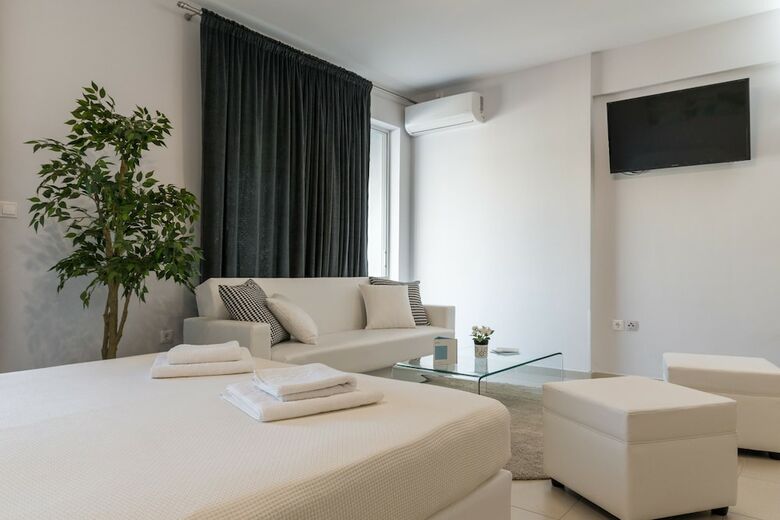 Alekos Apartments