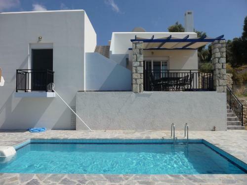 Cozy Villa In Agia Triada With Pool And Deckchair