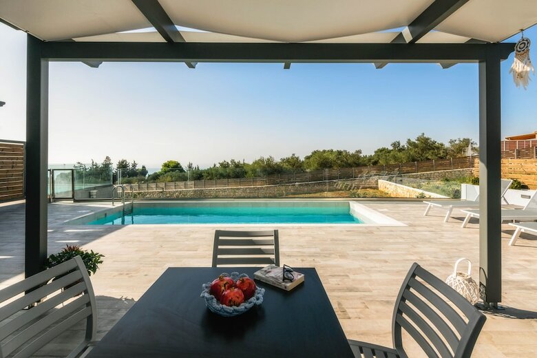 Alonaki Apartments