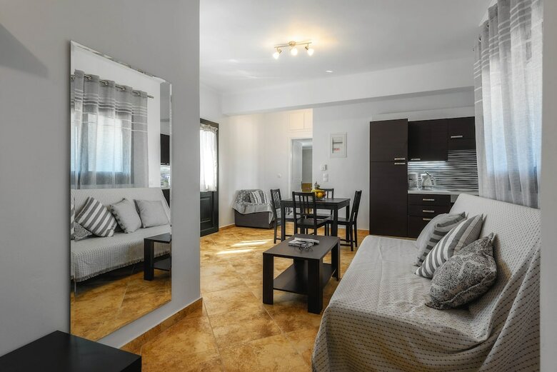 Alonaki Apartments