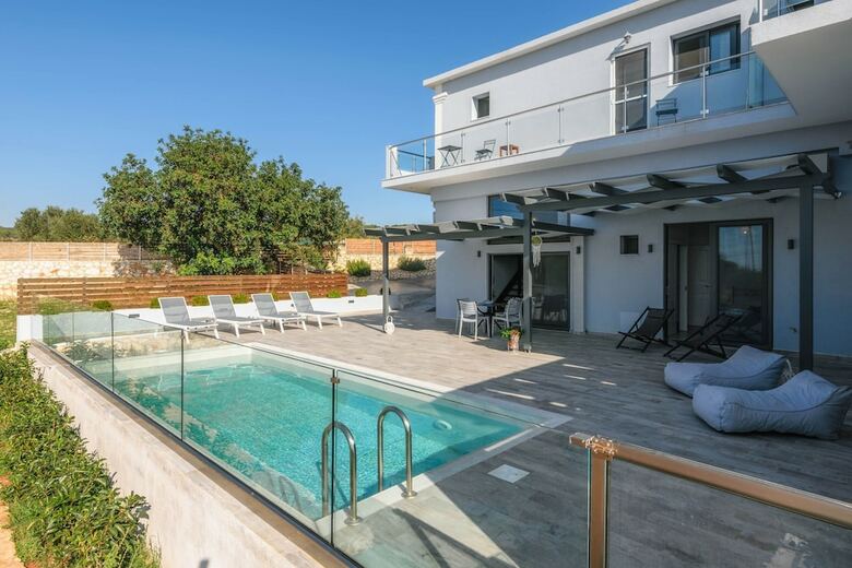 Alonaki Apartments