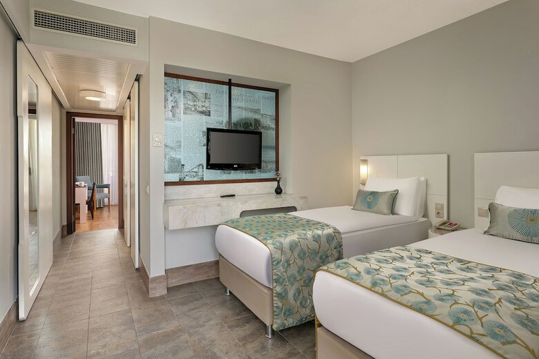 Titanic Beach & Resort De Luxe Hotel