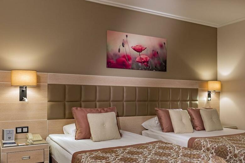 Hotel Miracle Resort