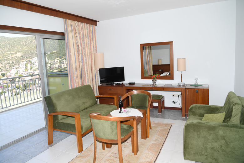 Happy Hotel