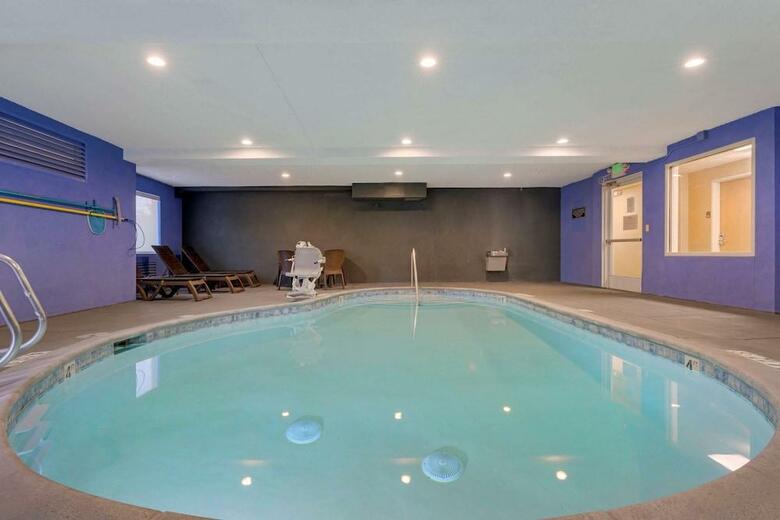 Hotel Comfort Suites
