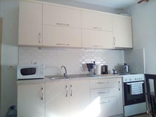 Apartamento Sazani's Place