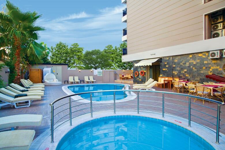 Malibu Beach Hotel
