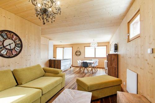 Bio-vollholzhaus Mit Badeplatz