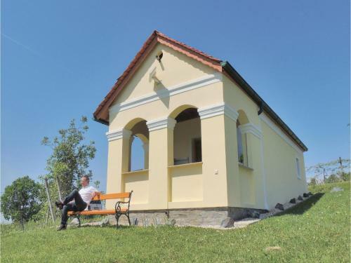 One-bedroom Holiday Home In Deutsch-schutzen