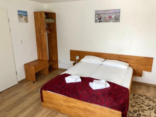 Hostal Pension Rote Rosen