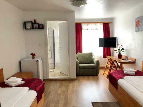 Hostal Pension Rote Rosen